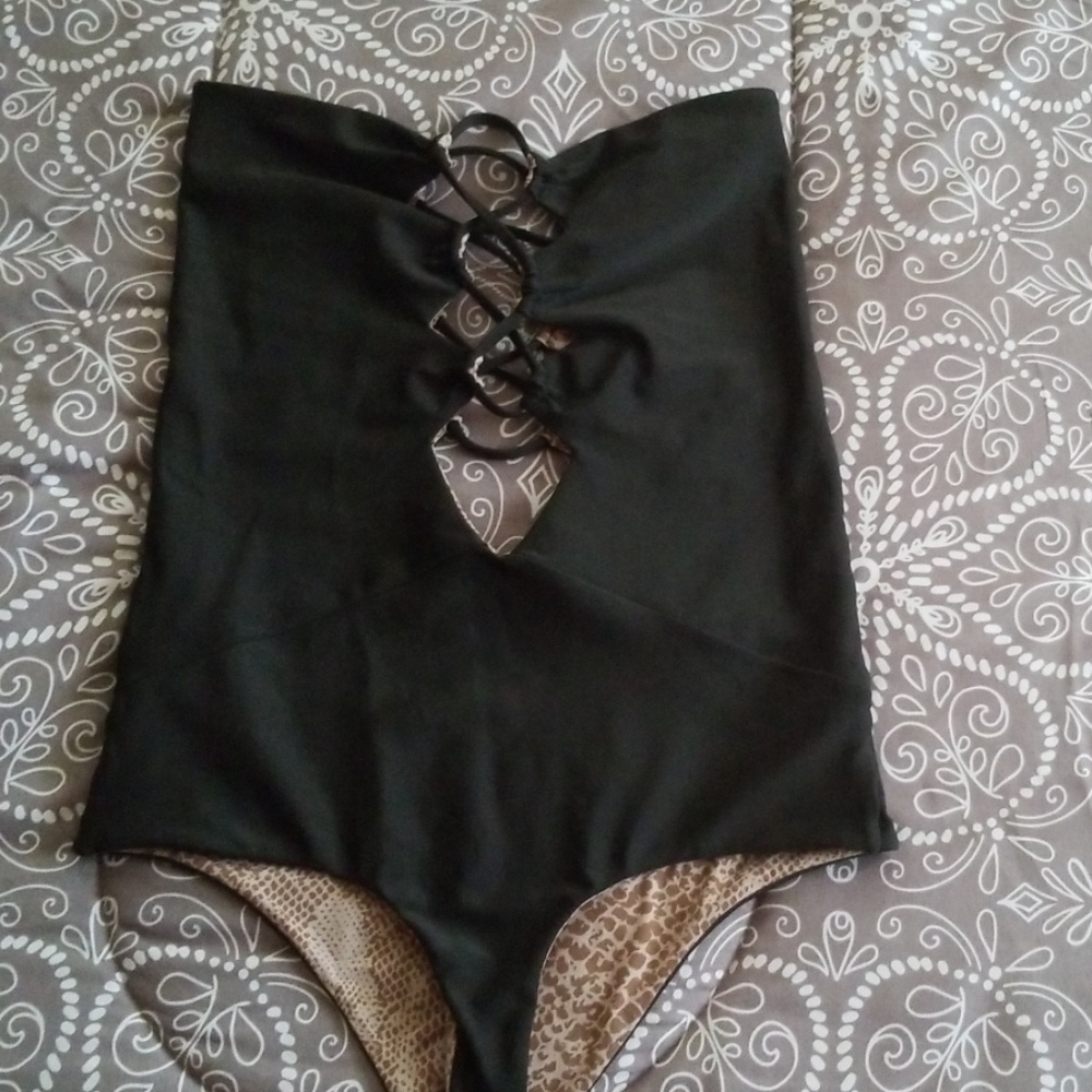 Acacia One piece
